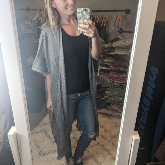 3/$30 Light Weight Kimono - Picture 3 of 4